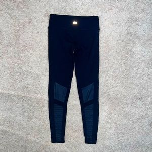 Alo yoga pants size: Small